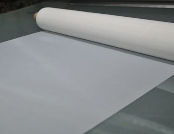 Китай Сертификат СГС 132 сетка скрепляя болтами ткани 73 полиэстера дюйма для стеклянного печатания поставщик